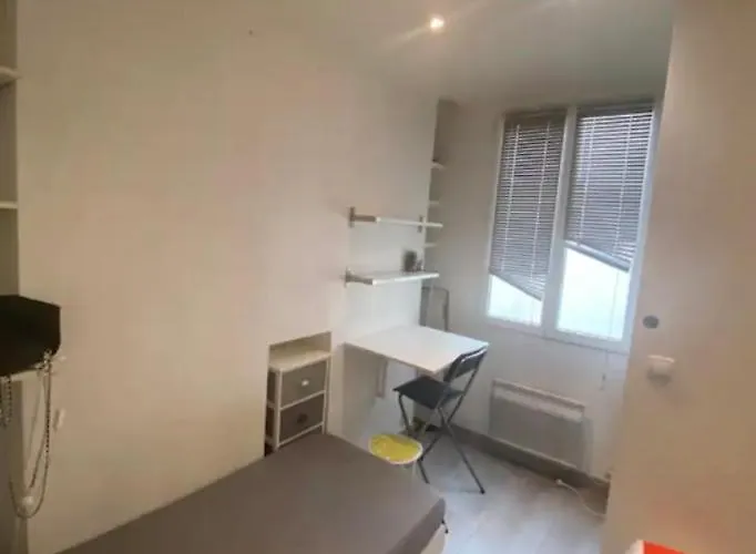 Small Near Eiffel Tower Apartment