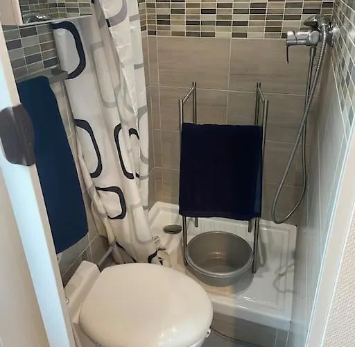 Small Near Eiffel Tower 公寓 *