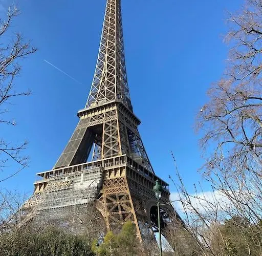 Small Near Eiffel Tower 公寓