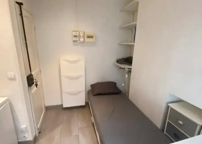 Small Near Eiffel Tower 公寓 *