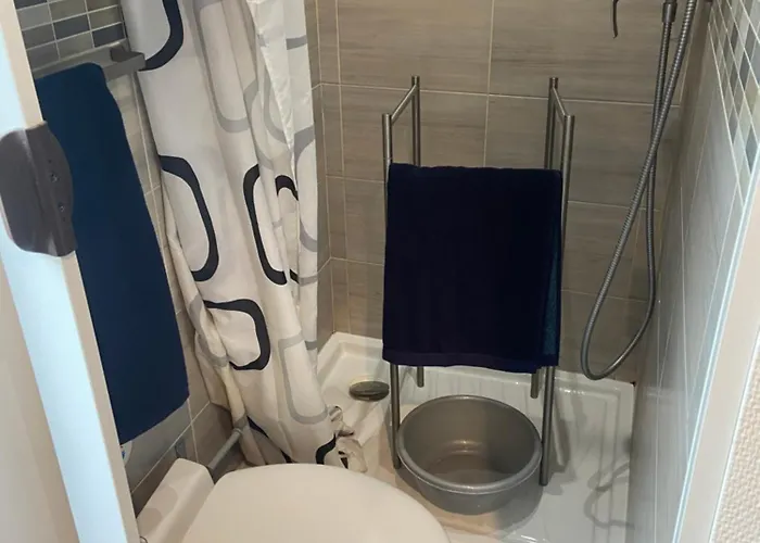 Small Near Eiffel Tower 公寓