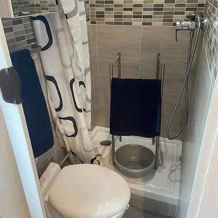 Small Near Eiffel Tower Apartman